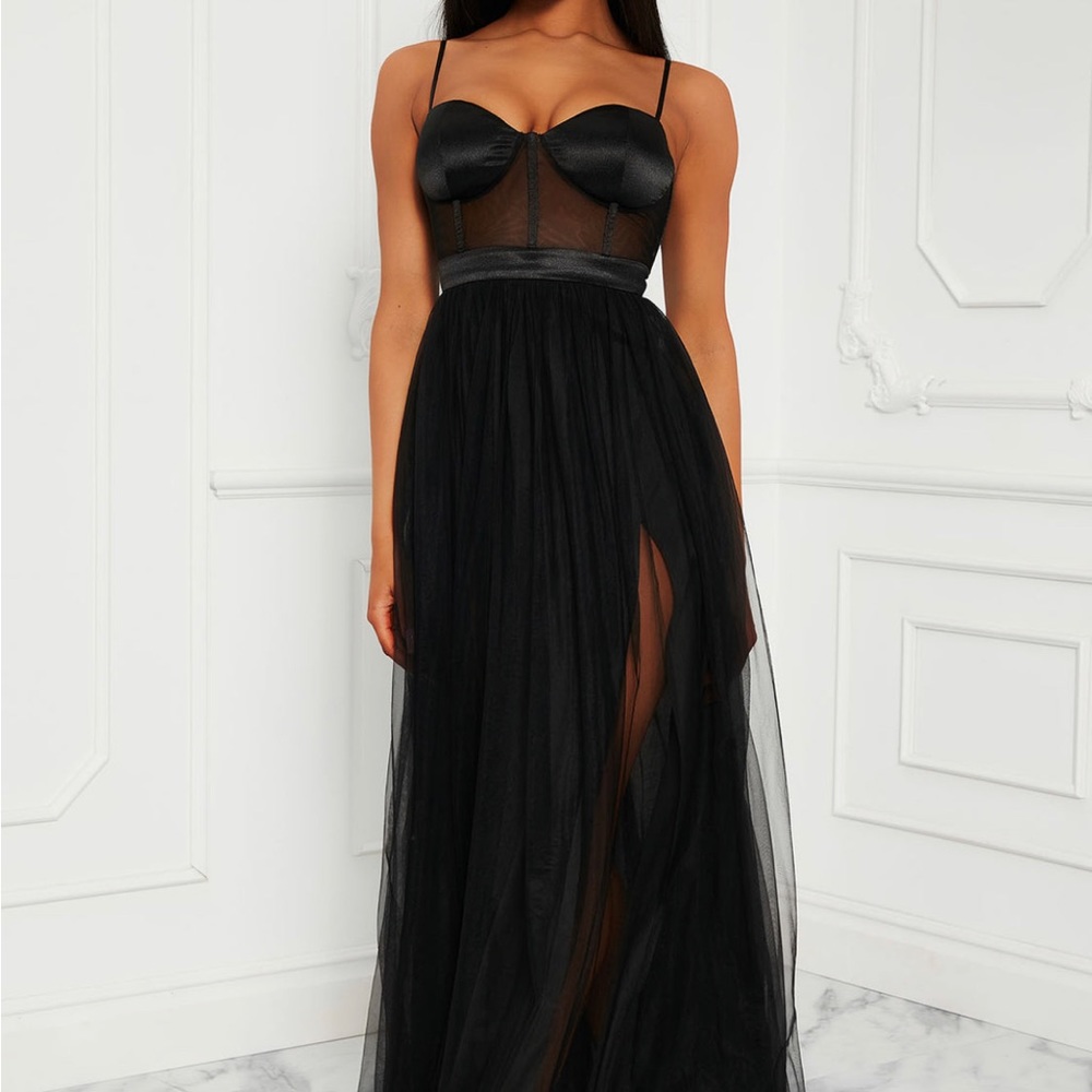 NTW beautiful gown size L black tulle